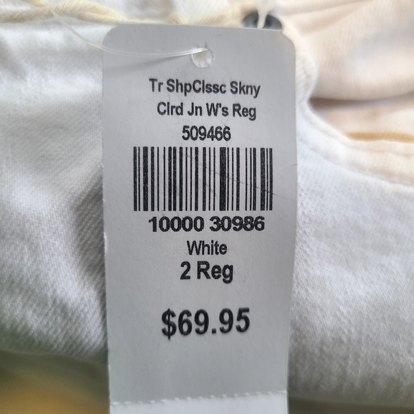 L.L. BEAN Classic Fit Skinny Jeans. White. Reg 2. - Picture 9 of 12